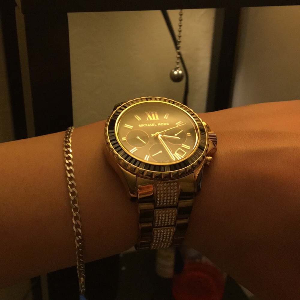 Watch - Picture 1 of 3